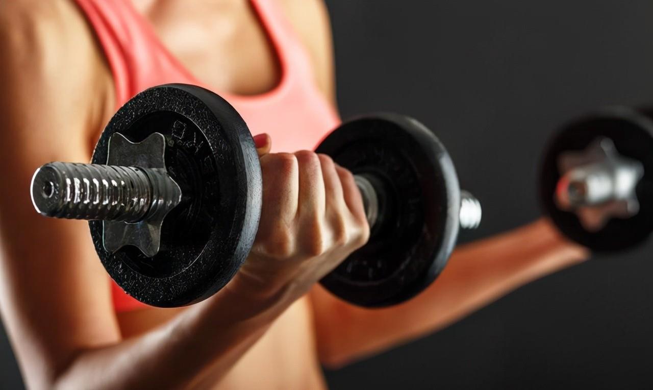 张纯烨|30岁的主持人张纯烨，被人称为“美腿女神”，身材纤细无赘肉