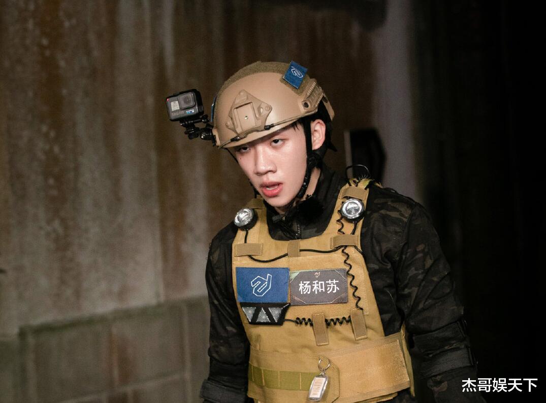 吴镇宇|同样是跳舞翻车，凭啥吴镇宇比周晓鸥票数低，区别对待？还真不是