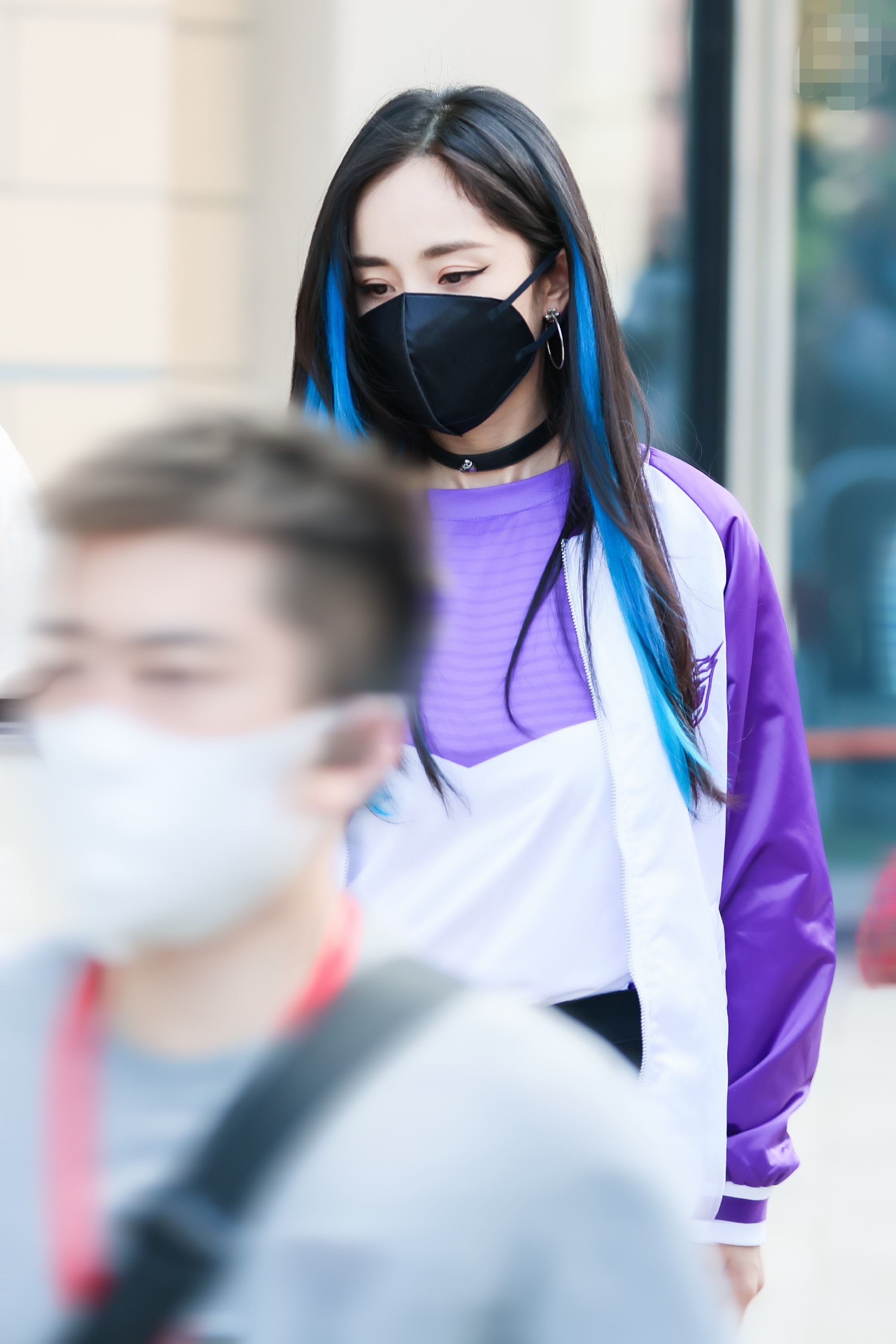 黄晓明|杨幂“非主流”造型,蓝色挑染发型配上挑眼线,拽到没朋友!