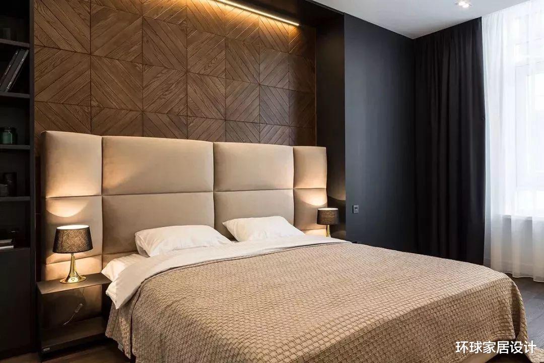 装修时坚持做软包床头背景墙，最初家人不理解，一年后夸我有远见