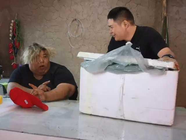 韩妆 “半吨”吃播胖侯仔直言想减肥：走一步喘三喘、吃饭都需呼吸机