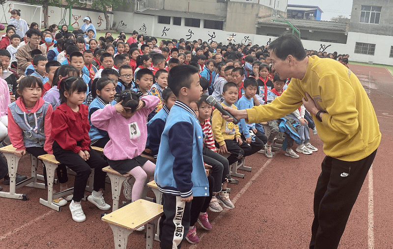 视点阿东 “爱暖计划”家校联动陪伴教育让孩子感受有温度的心教育