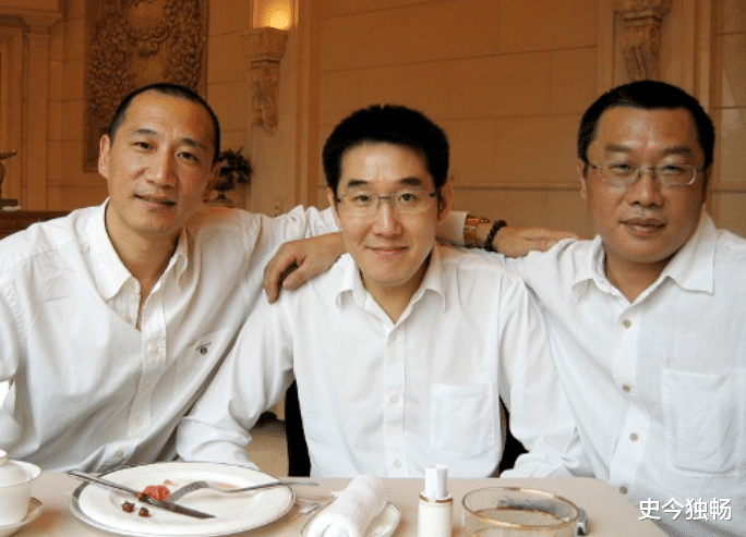 |京圈大佬海岩有多牛？大院子弟，连马未都见面，都要尊称一声大哥