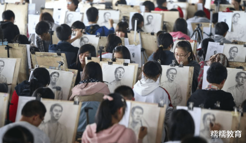 周笔畅|美术生画贾玲素描像，画风清奇，网友直言：玲姐你可别介意