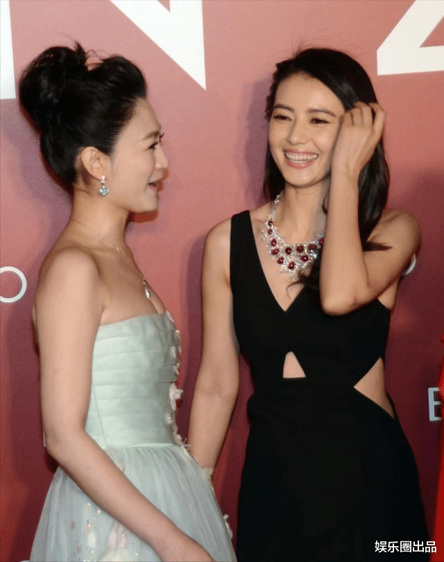 高圆圆|高圆圆和李小冉合影火了,阅读量超过600万,网友:得罪了摄影师