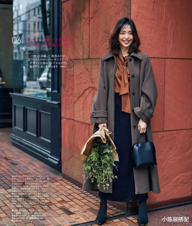 小陈聊搭配 降温了怎么穿?真正有品位的女人,备上这4件“内搭单品”就够了