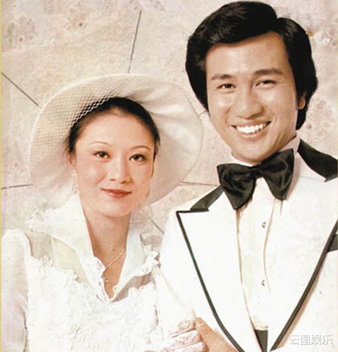 易烊千玺|70岁石修头发浓密帅气十足,与69岁郭锋罕同框,差1岁却像两代人