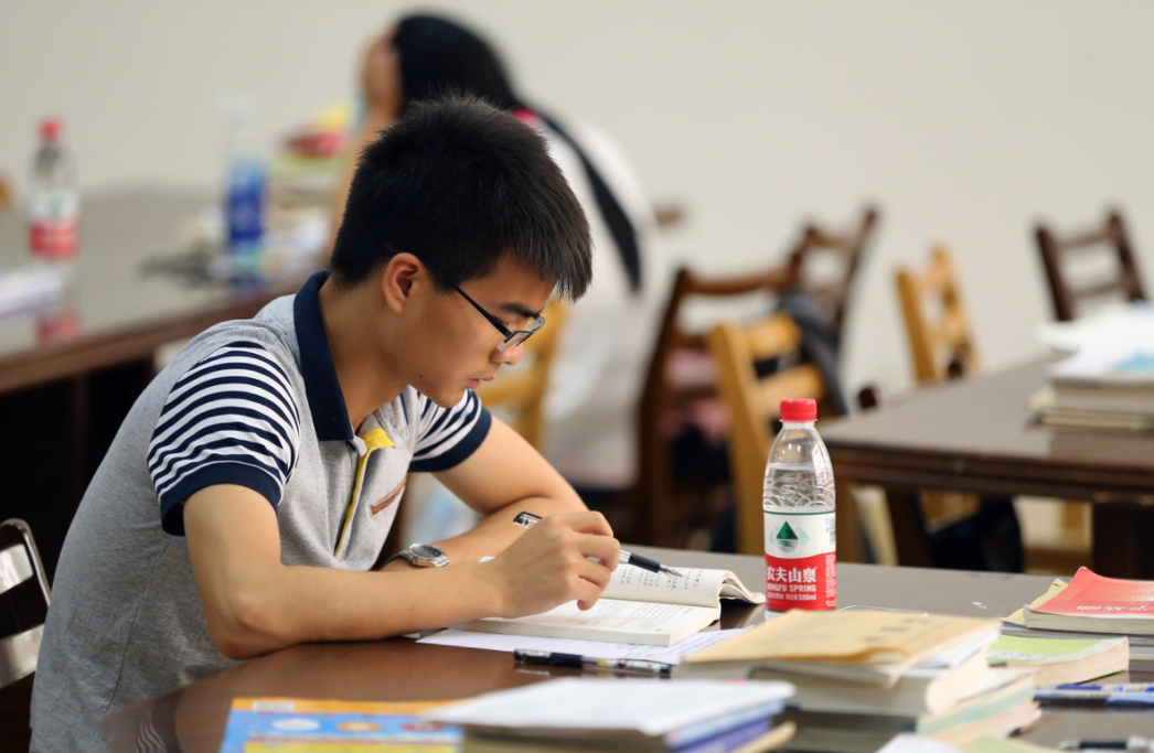 考研|大龄研究生找工作被嫌弃，HR的理由很心酸，你还在逃避式考研吗