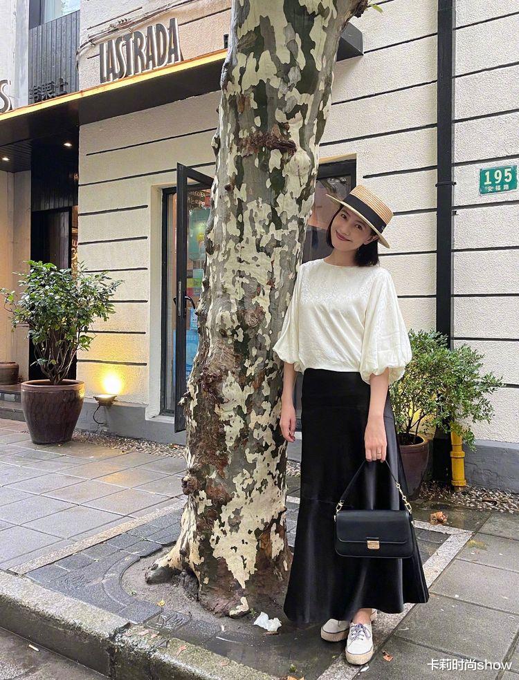 卡莉时尚show|高圆圆气质果然不一般,穿极简黑白都满满高级感,44岁还是真女神