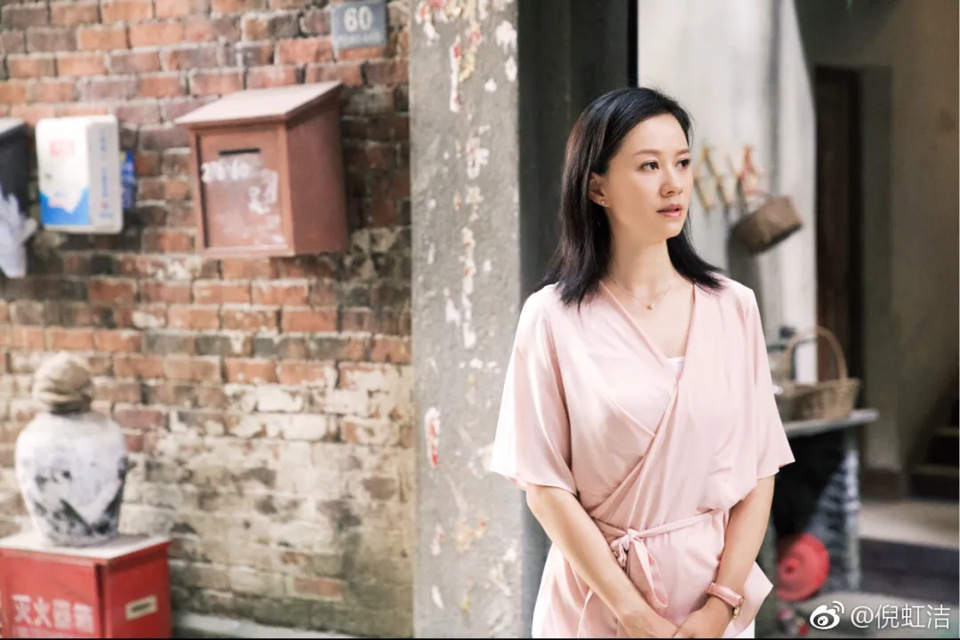 倪虹洁|她活成很多女生的“人间理想”，堪称中年版的“万人迷”