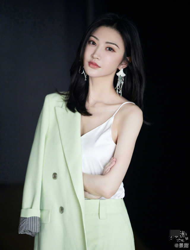 景甜|?谁拉踩谁？《司藤》景甜被AI换脸成刘亦菲，两家粉丝网上互撕