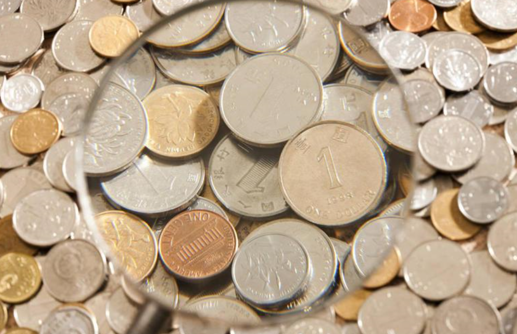 评理三分钟 女子买水惊动110，店家：她用的是硬币，我不收！