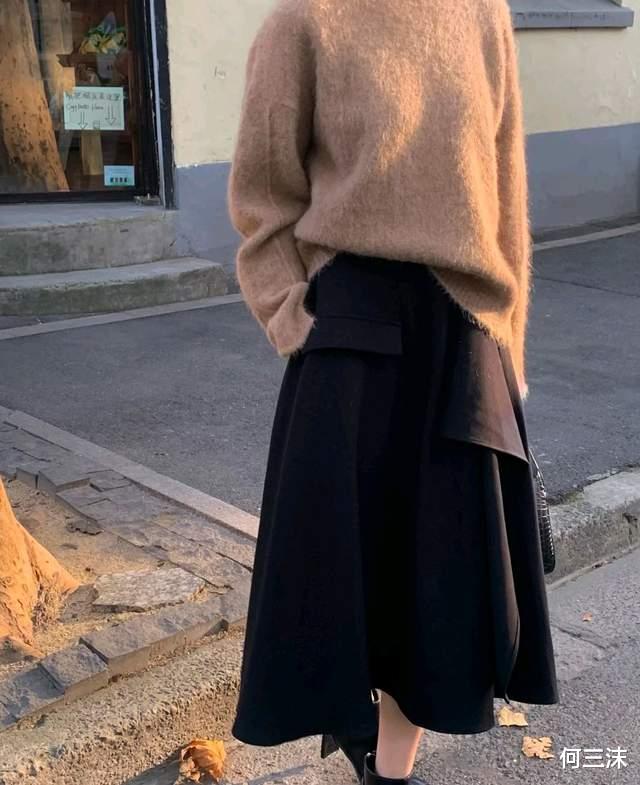 何三沫 不会穿衣搭配的女生可以这样穿，毛衣搭配半身裙，温柔又减龄