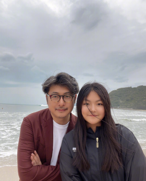 王诗龄|王诗龄未受父母离婚影响，开小号晒油画作品，曾一幅画拍卖高达十万