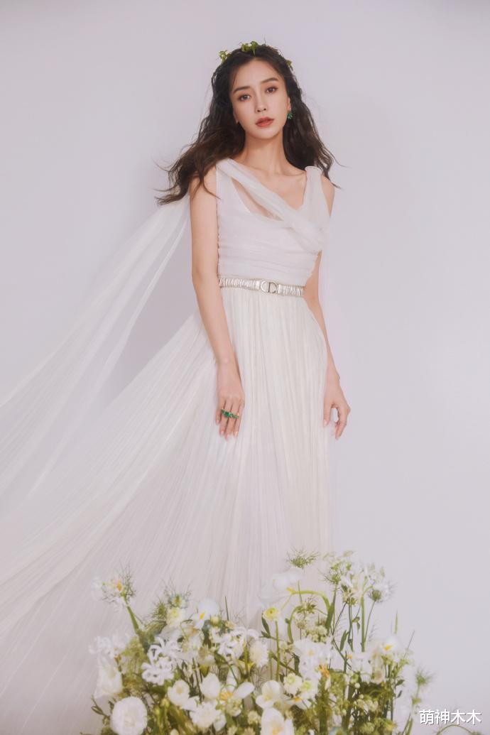 辣妹|85花盛典礼服秀来了!杨幂连换三套迎战,刘诗诗咖位不稳,唐嫣翻车