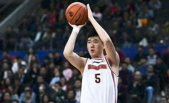 广东男篮|尴尬了:合同年遭遇状态低迷,CBA豪门锋线大将今夏恐遭球队放弃
