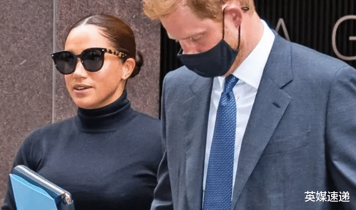 军人|梅根太大胆，裹胸长裙陪哈里给老兵颁奖，网友：没王妃敢这么穿！