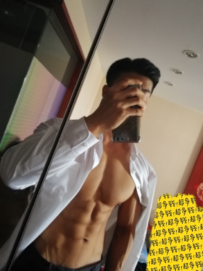 健身圈一哥|胸肌练到拉丝，麒麟臂壮到爆青筋，这样的贴身健身私教棒棒哒！