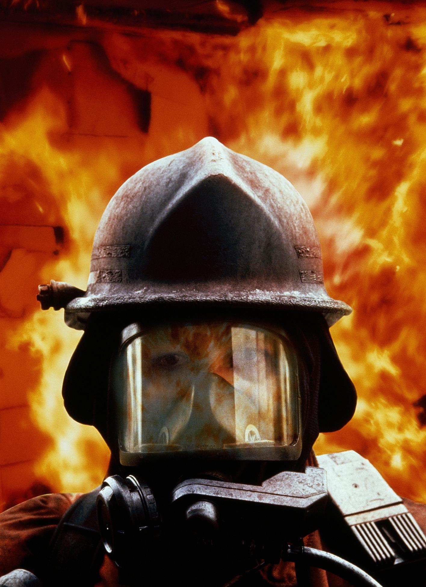 桃小菁说说|家中失火，119派车灭火，后来物业上门收2万用水费，合理吗？