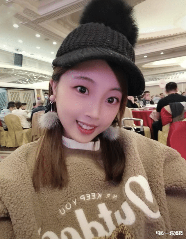 谭卓|崩牙驹席为87岁母亲庆生，席开近20桌，第四任妻子抱娃现身