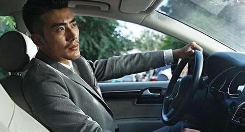 崔小娟说学习 女乘客坐出租，怀疑司机偷瞄自己，不料女子惨遭“打脸”？