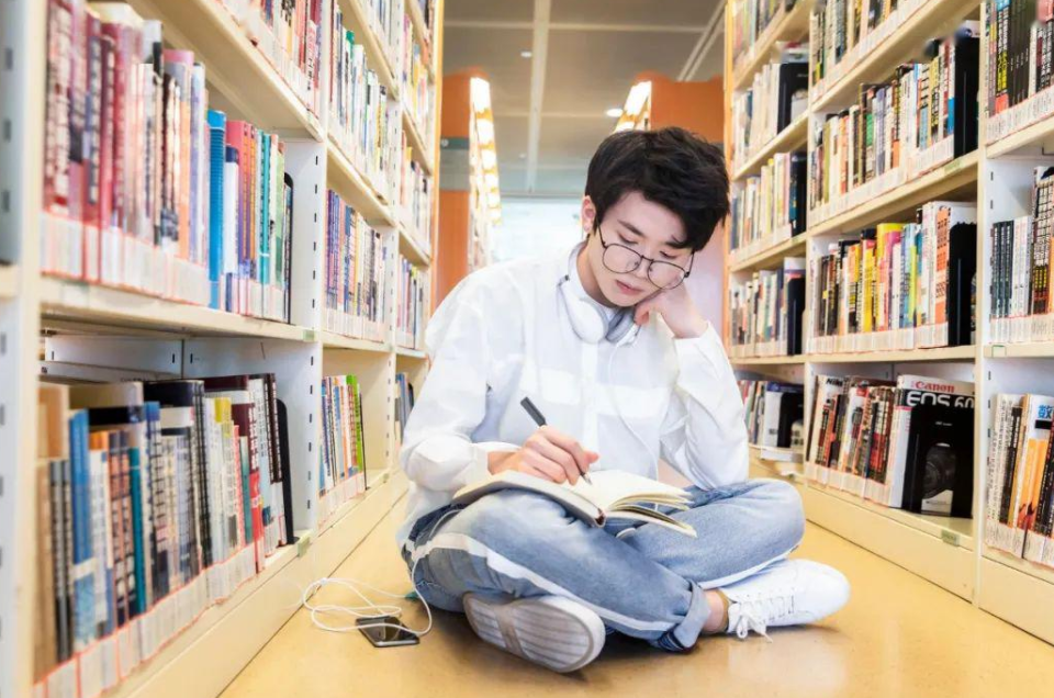 大学生|大学生求职屡屡失败，资深HR说出真相，有些大学生简历都不需要看