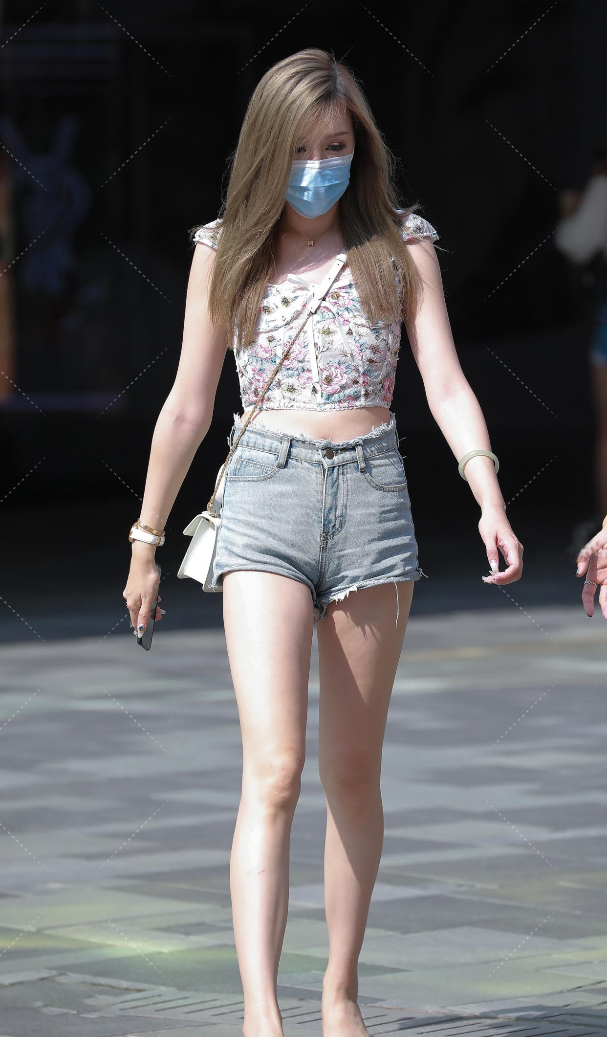 情话屋|人人都有“牛仔短裤”,夏天利用这四个搭配技巧,轻松做个时髦精