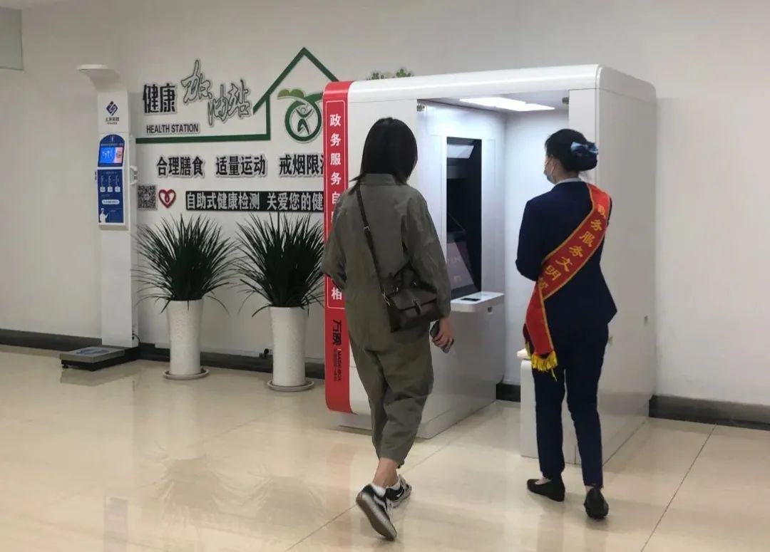 周村阳光调频942 免费!区政务服务大厅新上2台智能自助拍照机!