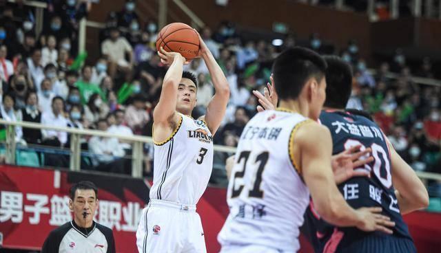 遼寧男籃|遼寧逆轉廣東！兩大本土球星決定比賽，趙繼偉持續低迷卻靈光一現