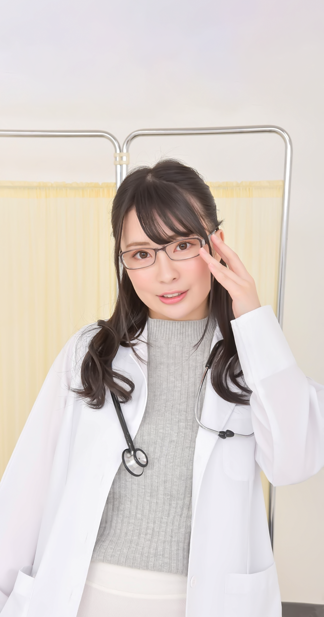 女人味|制服 | 日本女星伊藤美优白大褂写真，身材丰韵性感，女人味十足