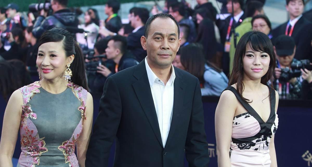丁剑剑|张光北老婆不简单，微胖身材穿紧身裙，S曲线真显饱满感
