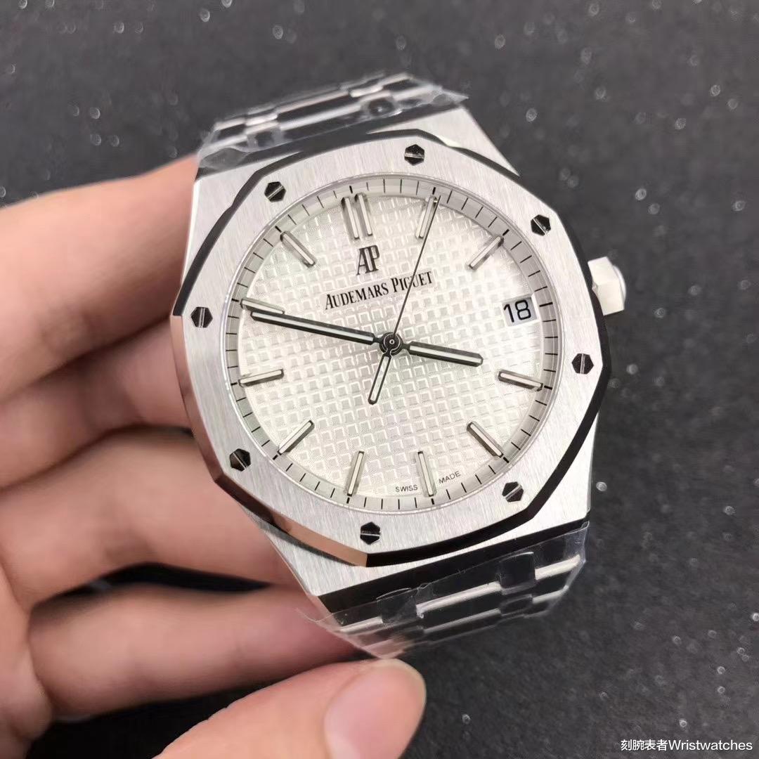 刻腕表者Wristwatches|ZF厂爱彼AP15500白盘细节评测优缺点如何？