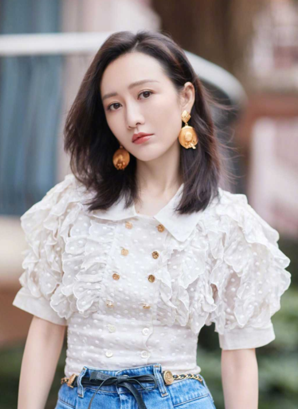 潮流新风|王鸥的“木耳衫”要火了,搭阔腿裤甜美不失飒爽,一般人真穿不来