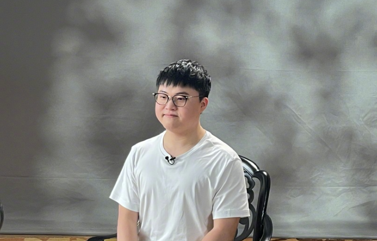 Uzi|英雄联盟：UZI纪录片回忆职业生涯，“原来这就是夺冠的感觉？”