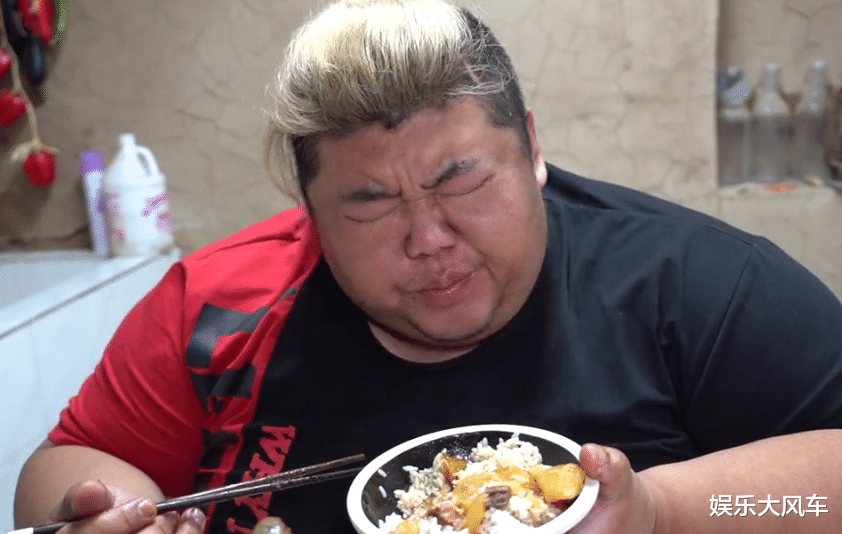 大米 泡泡龙悲剧将重演？600斤“胖猴子”已口齿不清，说话睁眼都费劲