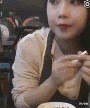苏月瑾 “新来的电工，已经站这一个多小时了，他怎么了？”哈哈哈