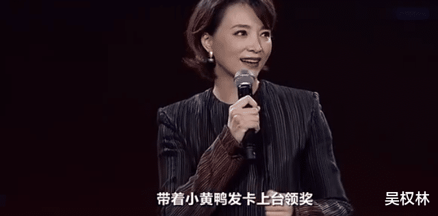 董卿|杨倩再获大奖，董卿亲自颁奖！最新真人秀节目已播出，爸妈也到场