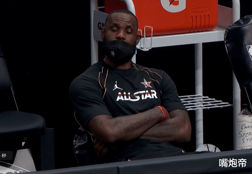 字母哥|字母哥16中16猛抢MVP！詹皇场下吃零食，库里在笑，就他在玩命打