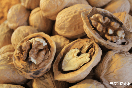 罗医生说健康|21岁大学生，甲状腺癌手术后，3个月复发，医生：“1水”是祸首