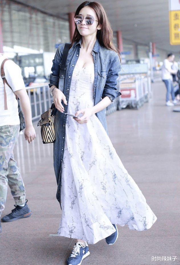 甄嬛传|林志玲47岁还这么嫩！穿“薄膜裙”秀身材，不给00后留活路