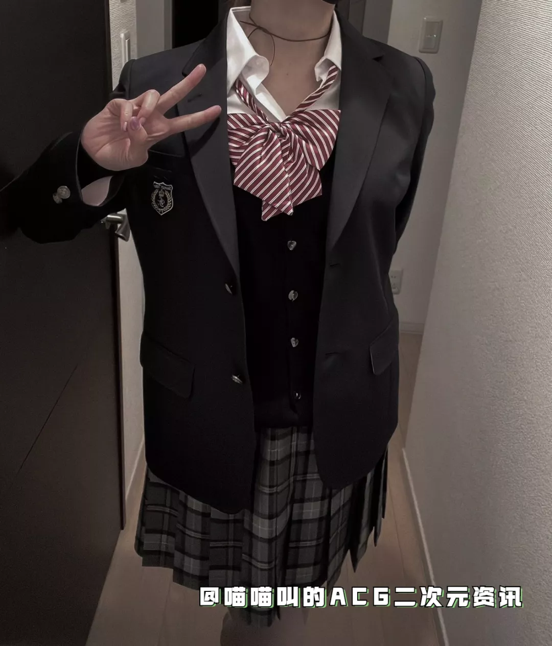 辉夜姬|日本漫画家北田龙马的摊位看板娘被大家误以为是本人,这个监禁画师的女高中生的制服太还原了!