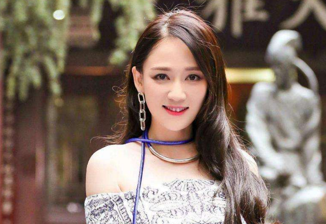 陈乔恩|陈乔恩自曝收到“烂”礼物！名牌盒子里装杂物，烟灰缸都是马桶形