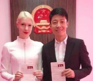 利刃出鞘2|撒贝宁夫妇带孩子出游，龙凤胎抚养方式不一样，宝宝金发超像李白