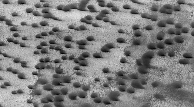 火星发现蓝色“水滴”,或许是一种罕见宝石,科学家十分兴奋