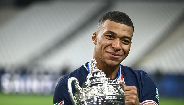 晓雪思考|姆巴佩想当老大拒绝同梅西一起踢球，但加盟皇马他也做不成老大