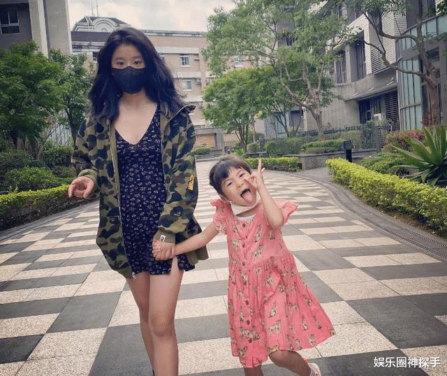 郭京飞|47岁贾静雯偶发动态,3个女儿都有出镜,被cue最多的是老二