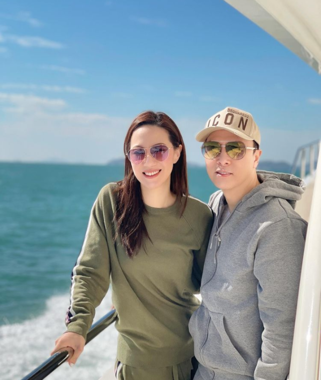 百里弘毅|甄子丹娇妻晒家人合照,不敢相信子女身高赶上自己,17岁女儿颜值高