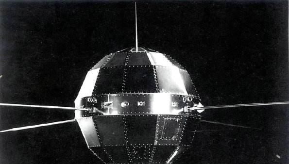 卫星 卫星的发展历史，它似乎正在像两个“极端”开始发展！