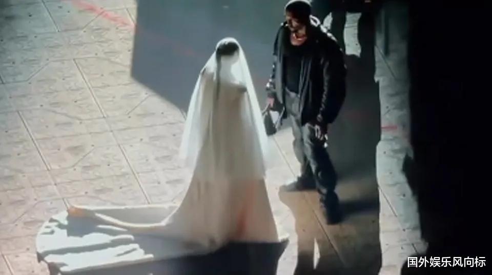 金·卡戴珊|金·卡戴珊对坎耶邀请玛丽莲·曼森来参加活动的决定有点“猝不及防”