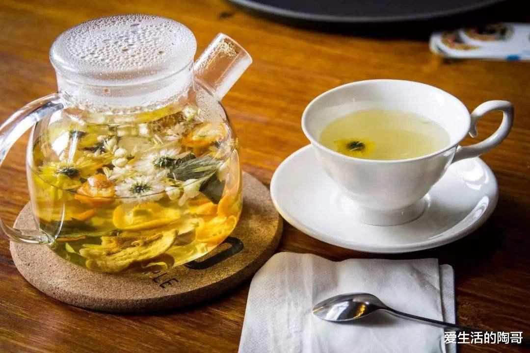 脑血栓|冬季预防脑血栓,少碰4种食物,记住3多3少,远离疾病,健康过冬